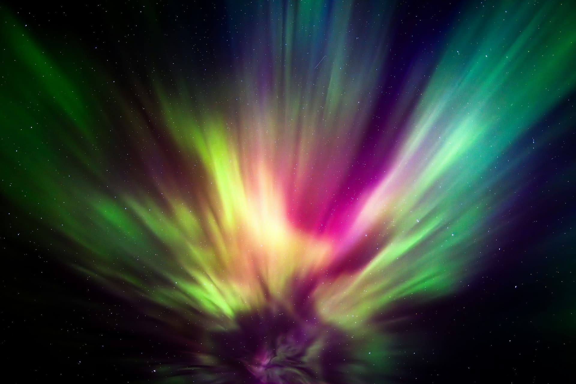 Keep Your Finger on the Pulse: Real-Time Data Visuals Powered by AWS Aurora (1/3)